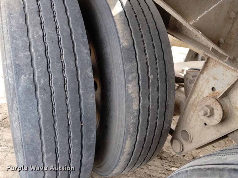 image for item DQ5969 1984 Hobbs HAB-F2-J 1000 pneumatic dry bulk trailer