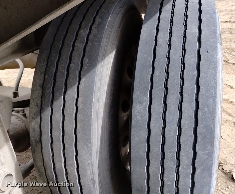 image for item DQ5969 1984 Hobbs HAB-F2-J 1000 pneumatic dry bulk trailer