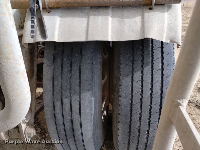 image for item DQ5969 1984 Hobbs HAB-F2-J 1000 pneumatic dry bulk trailer