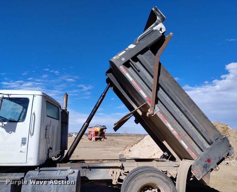 image for item DQ5970 1993 International 8100 dump truck