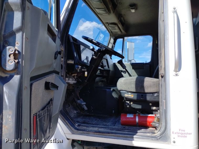 image for item DQ5970 1993 International 8100 dump truck