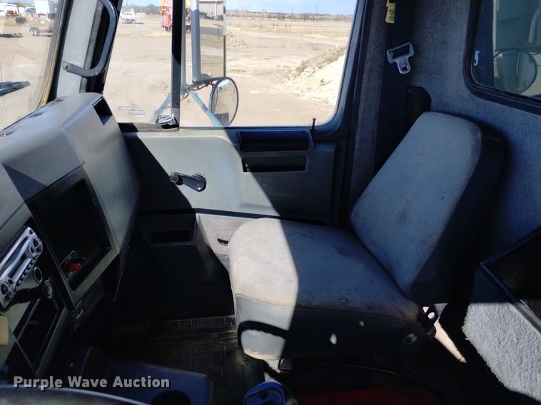 image for item DQ5970 1993 International 8100 dump truck