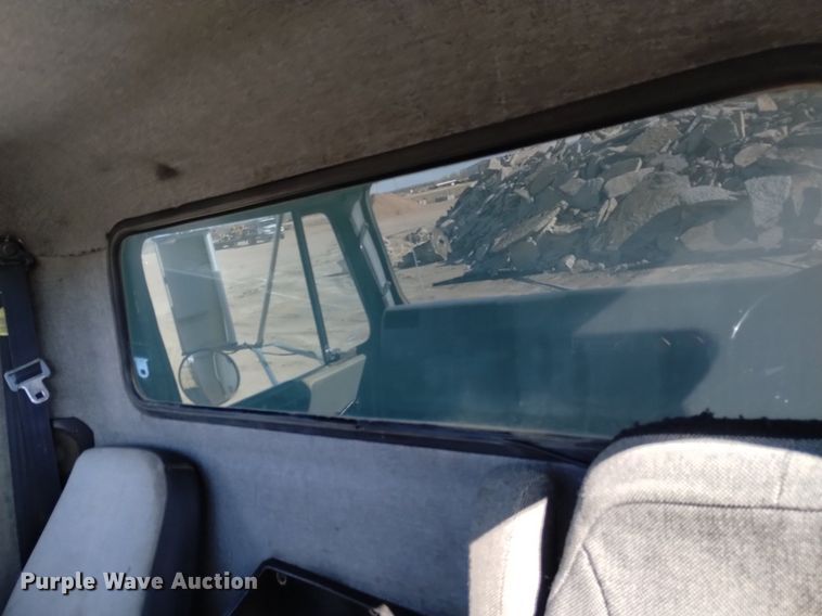 image for item DQ5970 1993 International 8100 dump truck