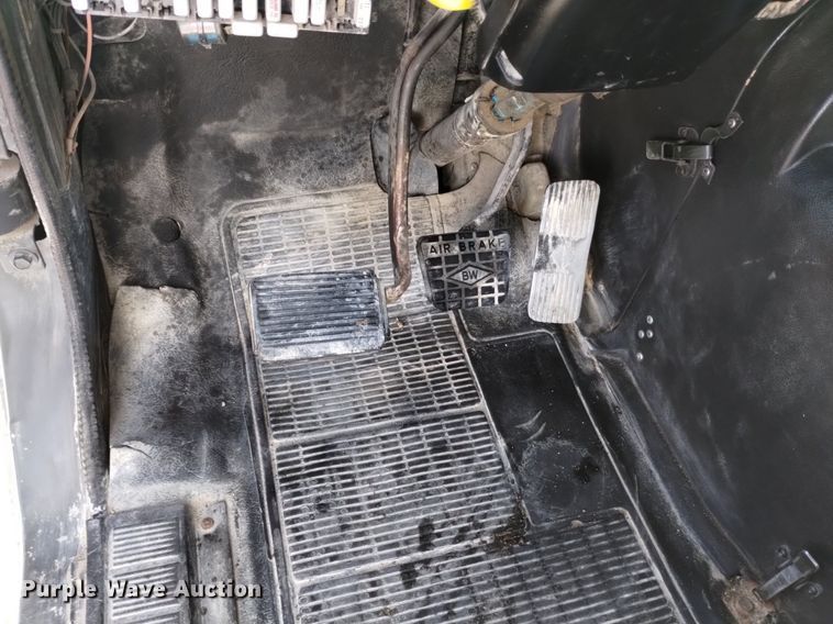 image for item DQ5970 1993 International 8100 dump truck