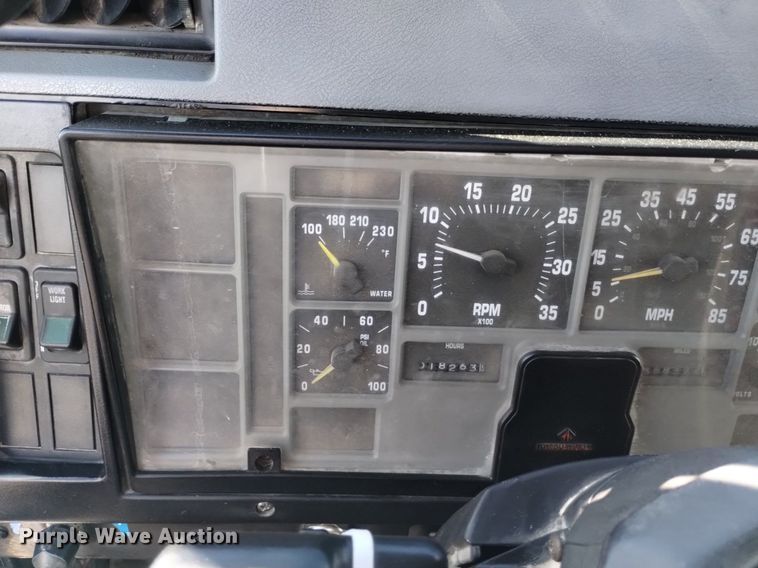 image for item DQ5970 1993 International 8100 dump truck