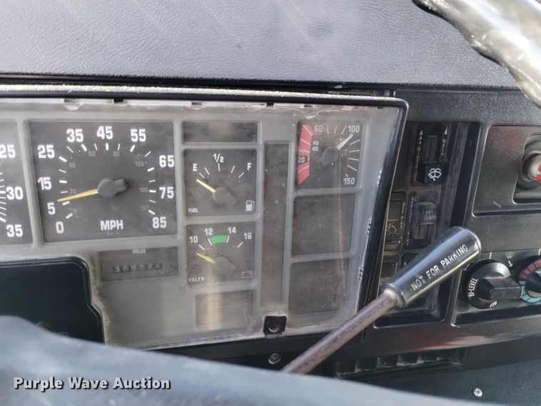 image for item DQ5970 1993 International 8100 dump truck