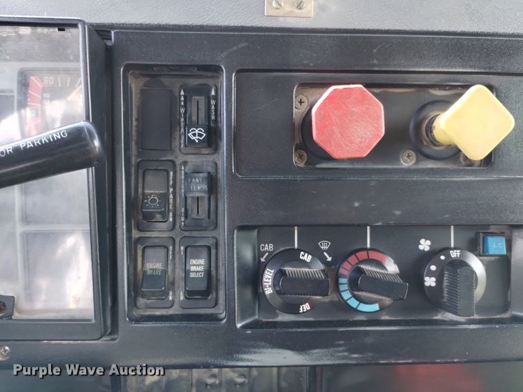 image for item DQ5970 1993 International 8100 dump truck