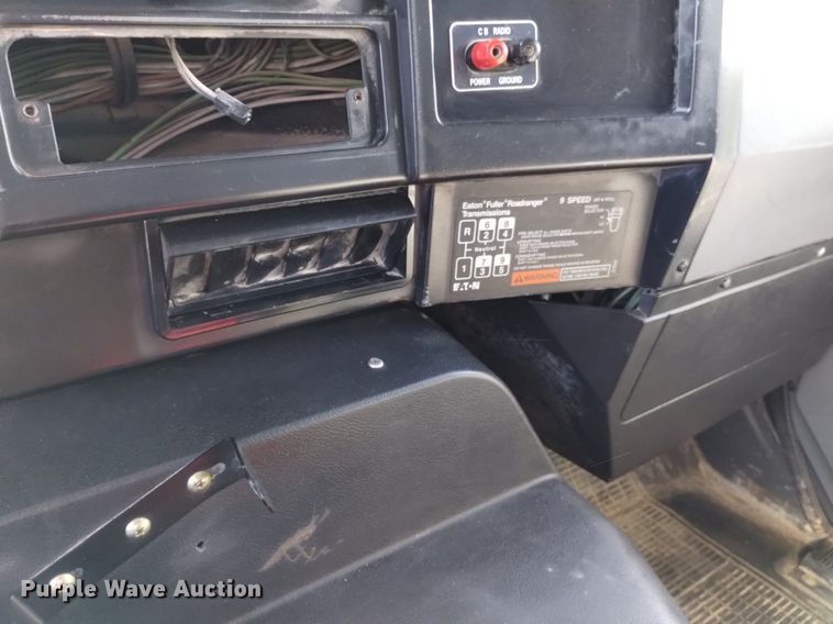 image for item DQ5970 1993 International 8100 dump truck