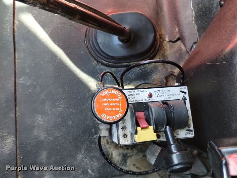 image for item DQ5970 1993 International 8100 dump truck