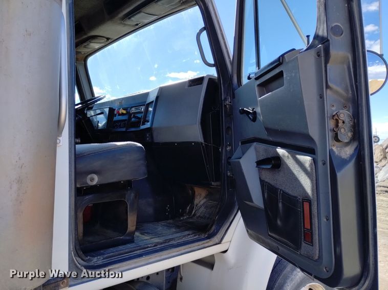 image for item DQ5970 1993 International 8100 dump truck