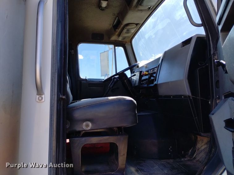 image for item DQ5970 1993 International 8100 dump truck