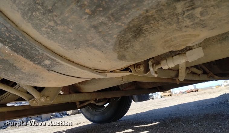 image for item DQ5970 1993 International 8100 dump truck