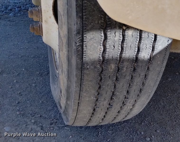 image for item DQ5970 1993 International 8100 dump truck