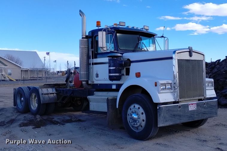 image for item DQ5973 1984 Kenworth  W900B semi truck