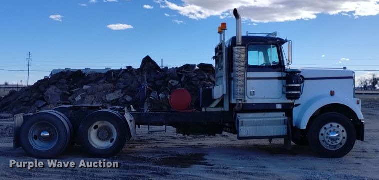 image for item DQ5973 1984 Kenworth  W900B semi truck