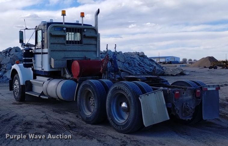 image for item DQ5973 1984 Kenworth  W900B semi truck