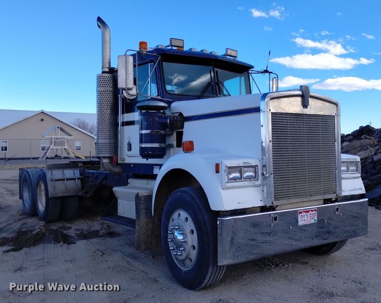 image for item DQ5973 1984 Kenworth  W900B semi truck
