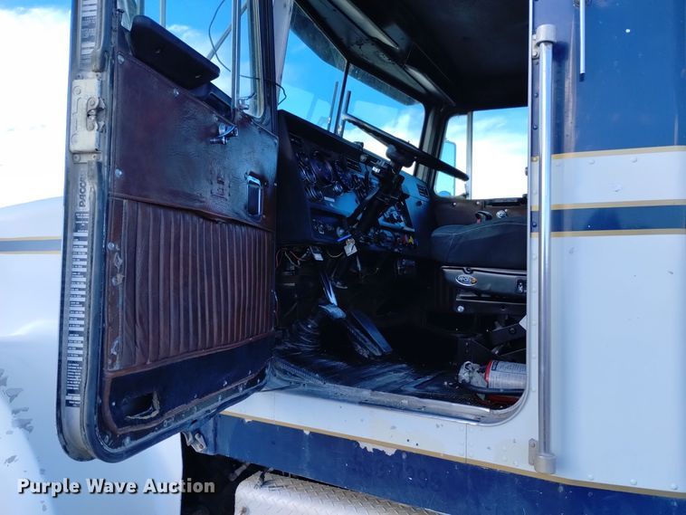 image for item DQ5973 1984 Kenworth  W900B semi truck