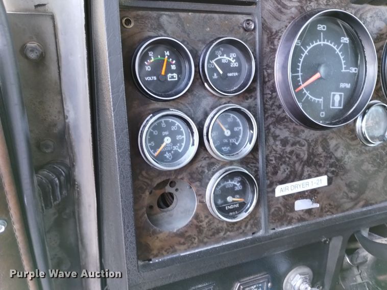 image for item DQ5973 1984 Kenworth  W900B semi truck