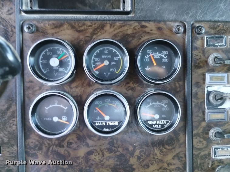 image for item DQ5973 1984 Kenworth  W900B semi truck