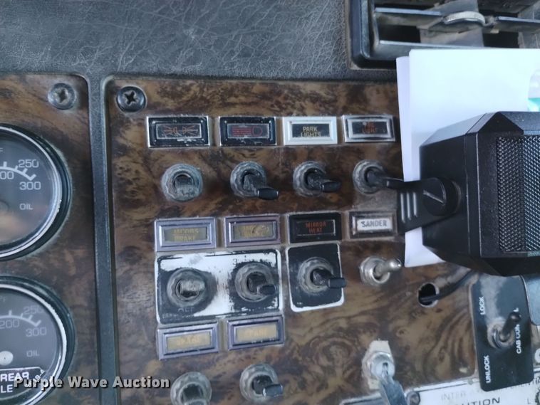 image for item DQ5973 1984 Kenworth  W900B semi truck