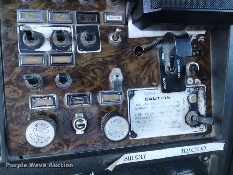 image for item DQ5973 1984 Kenworth  W900B semi truck