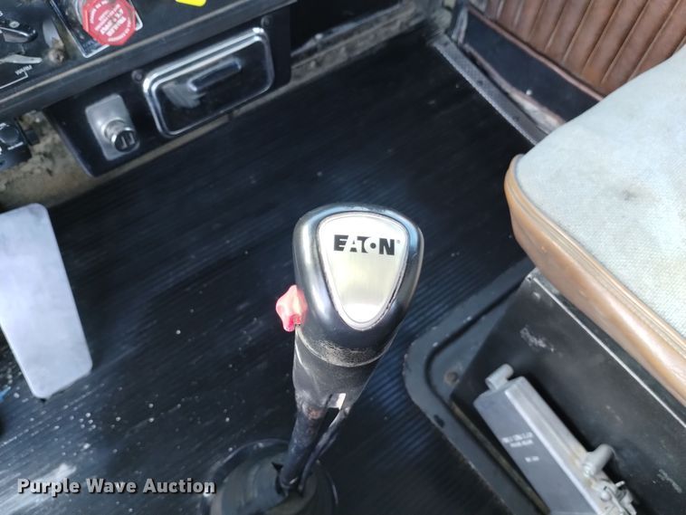 image for item DQ5973 1984 Kenworth  W900B semi truck