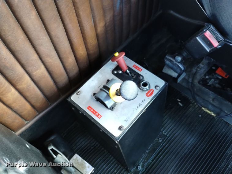 image for item DQ5973 1984 Kenworth  W900B semi truck