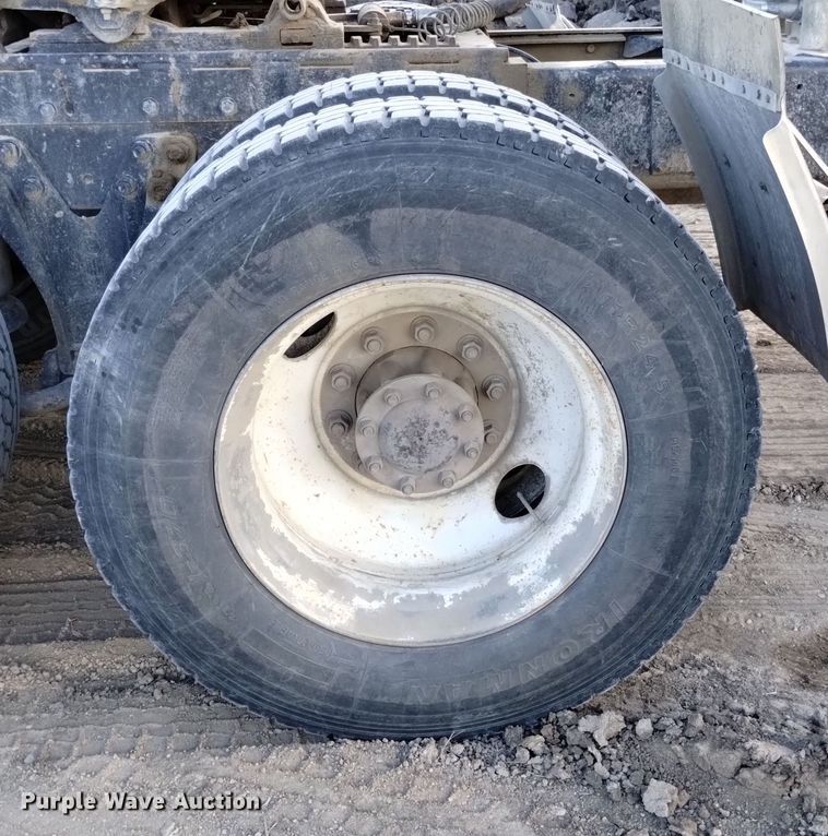 image for item DQ5973 1984 Kenworth  W900B semi truck