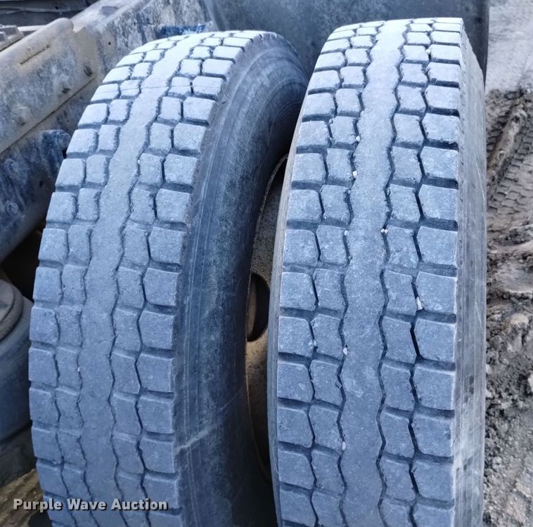 image for item DQ5973 1984 Kenworth  W900B semi truck