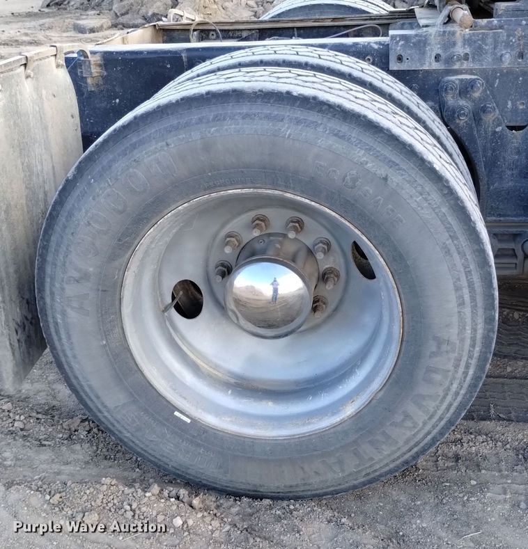 image for item DQ5973 1984 Kenworth  W900B semi truck