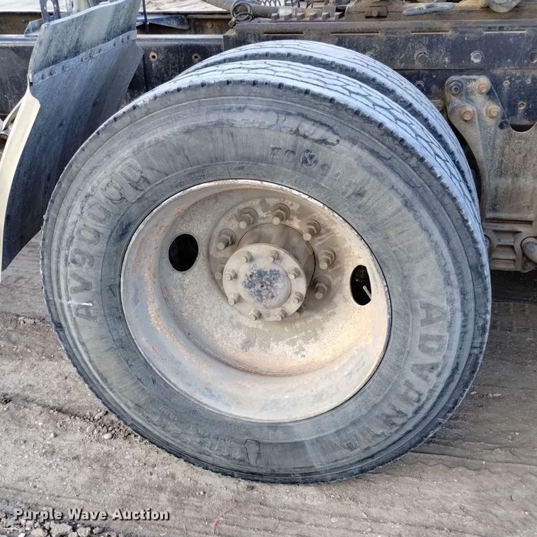 image for item DQ5973 1984 Kenworth  W900B semi truck