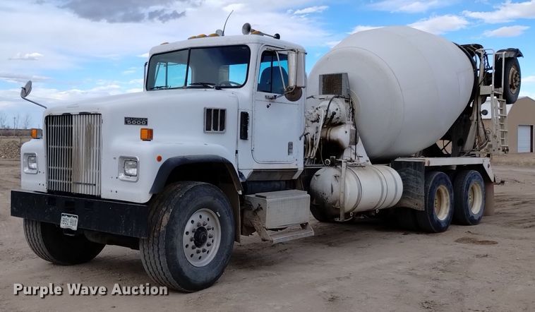 image for item DQ5975 1999 International 5000 ready mix truck