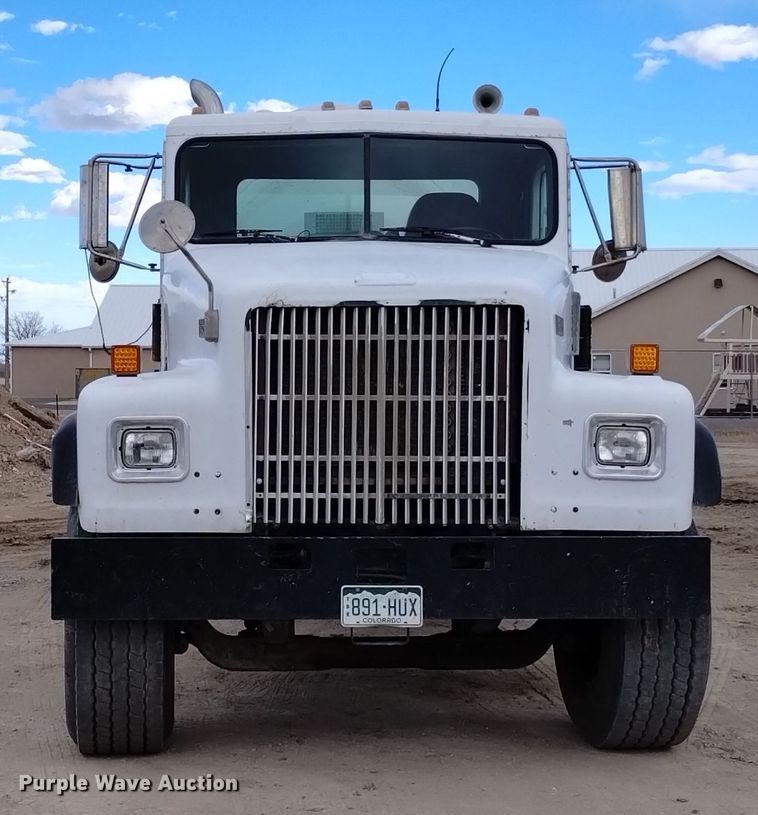 image for item DQ5975 1999 International 5000 ready mix truck