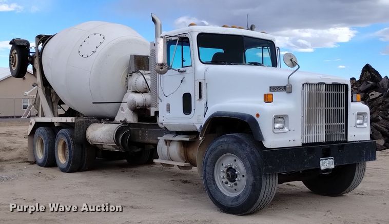 image for item DQ5975 1999 International 5000 ready mix truck