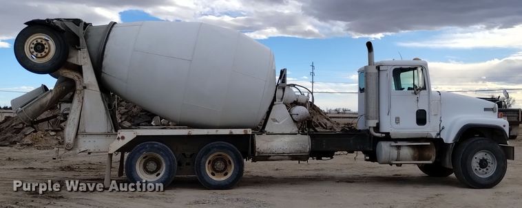 image for item DQ5975 1999 International 5000 ready mix truck