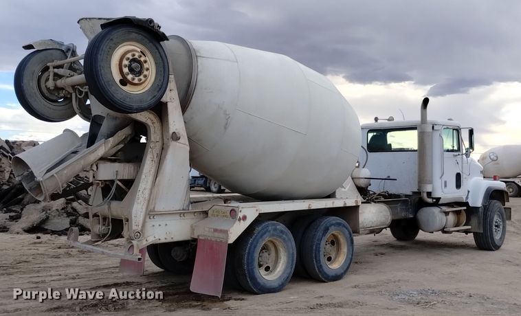 image for item DQ5975 1999 International 5000 ready mix truck