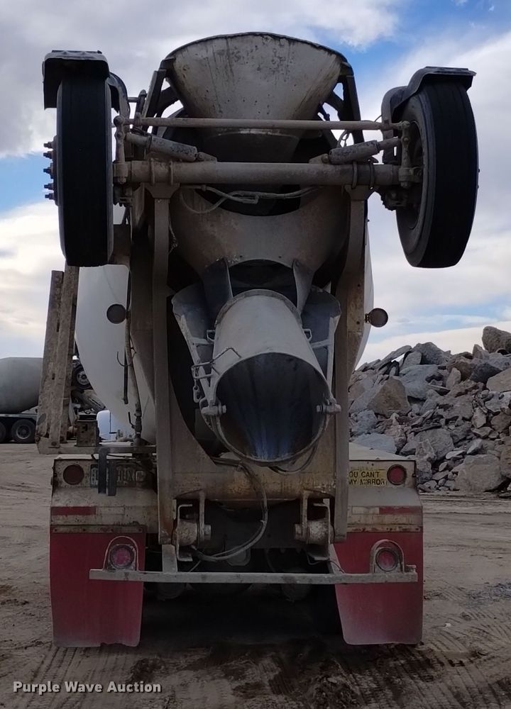 image for item DQ5975 1999 International 5000 ready mix truck