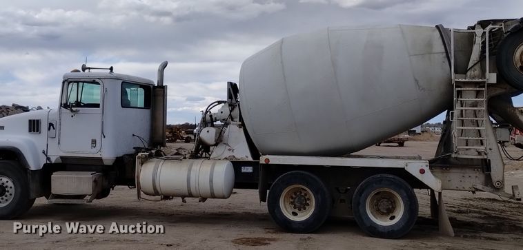 image for item DQ5975 1999 International 5000 ready mix truck