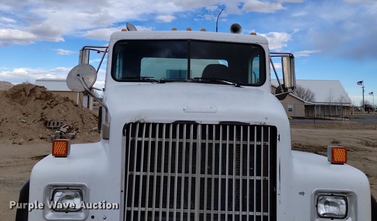 image for item DQ5975 1999 International 5000 ready mix truck