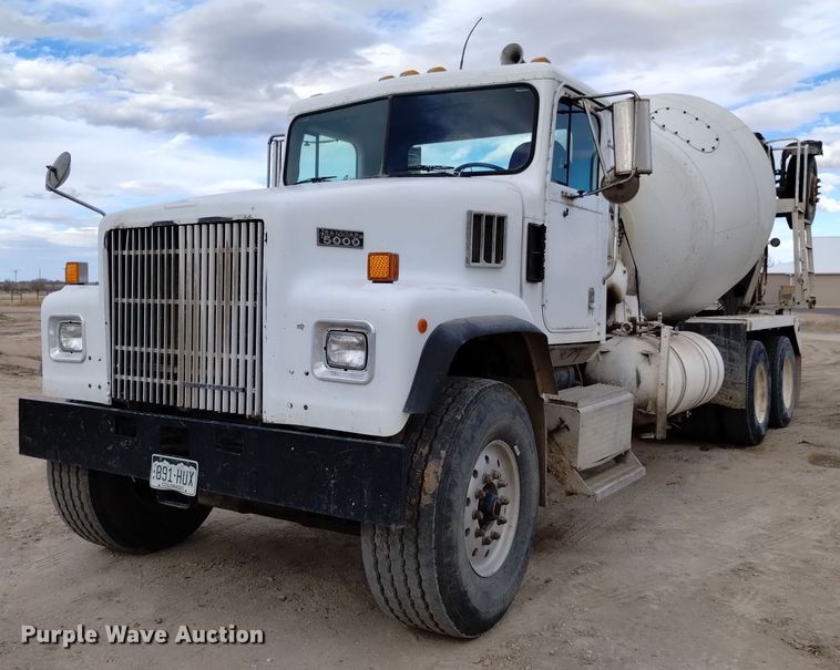 image for item DQ5975 1999 International 5000 ready mix truck