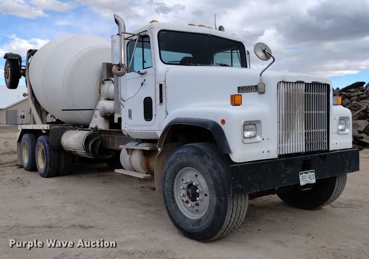 image for item DQ5975 1999 International 5000 ready mix truck