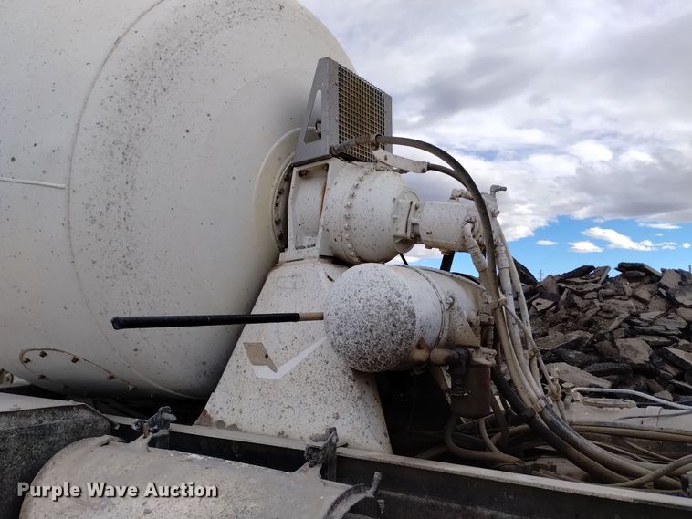 image for item DQ5975 1999 International 5000 ready mix truck