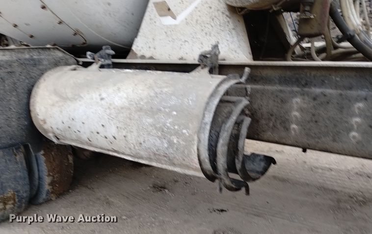 image for item DQ5975 1999 International 5000 ready mix truck