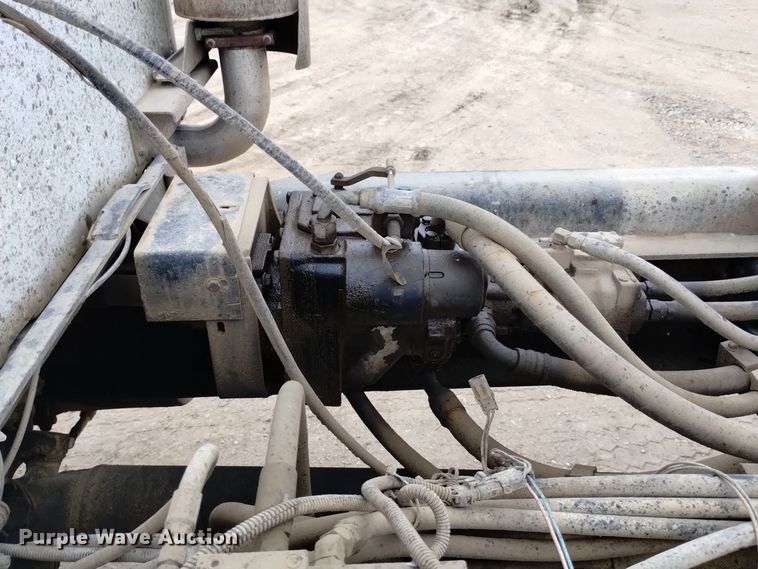 image for item DQ5975 1999 International 5000 ready mix truck