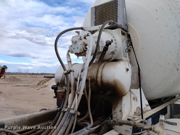 image for item DQ5975 1999 International 5000 ready mix truck