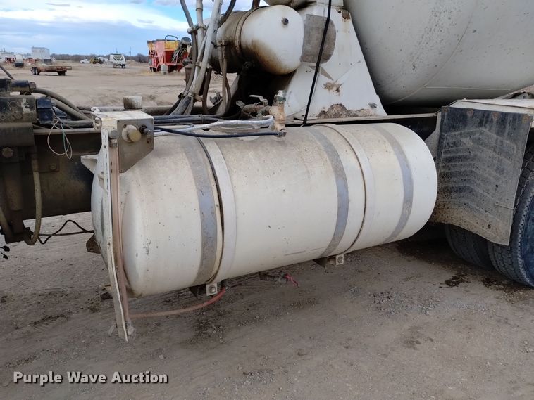 image for item DQ5975 1999 International 5000 ready mix truck