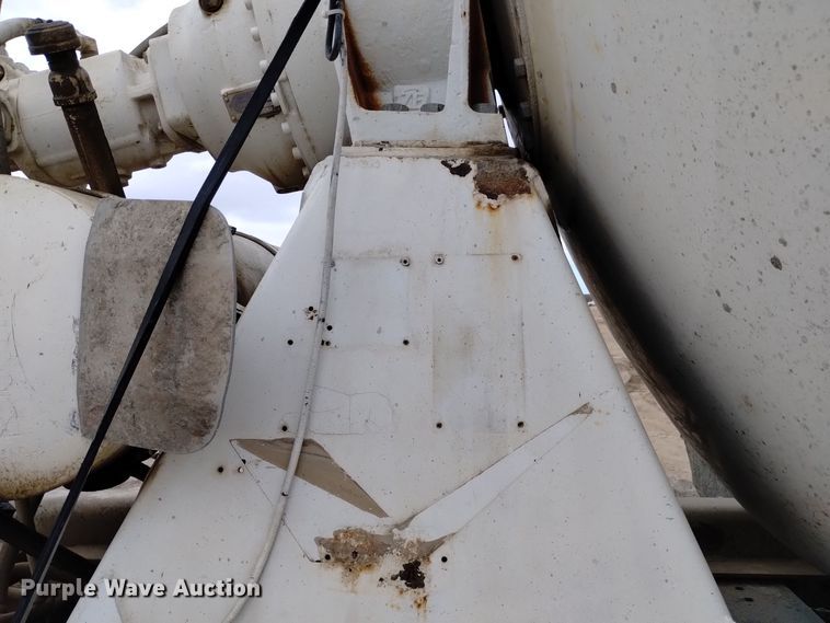 image for item DQ5975 1999 International 5000 ready mix truck