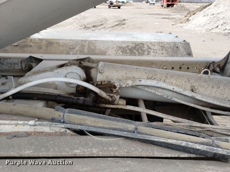 image for item DQ5975 1999 International 5000 ready mix truck