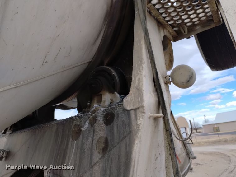 image for item DQ5975 1999 International 5000 ready mix truck